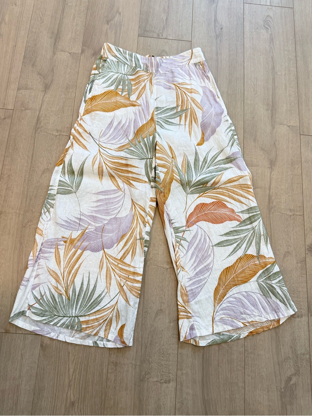 Tahari wide leg crop